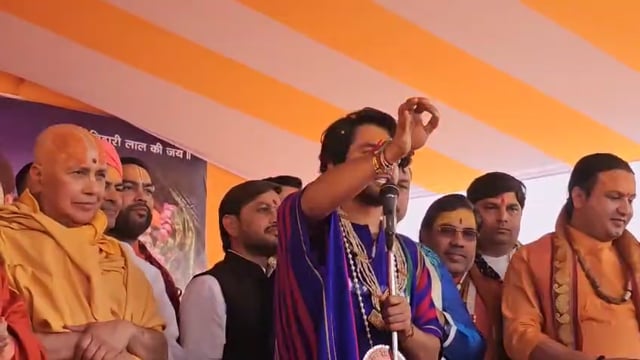 सनातन यात्रा में धीरेंद्र शास्त्री  ने कहा कि ब्रज क्षेत्र में मांस मदरा नहीं चलेगा