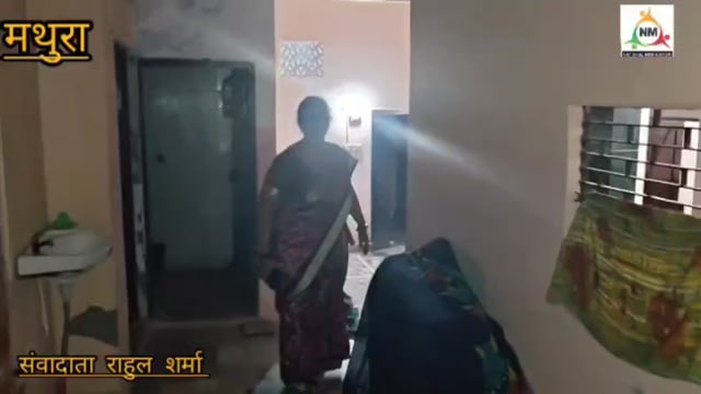 प्रोफेसर कॉलोनी, चौकी कृष्णा नगर में शनिवार शाम तनाव भड़क गया।
 एक हिंदू परिवार ने अपना मकान मुस्लिम व्यक्ति को बेच दिया है, जिसके बाद कॉलोनीवासियों ने घर के बाहर जमकर विरोध प्रदर्शन किया।