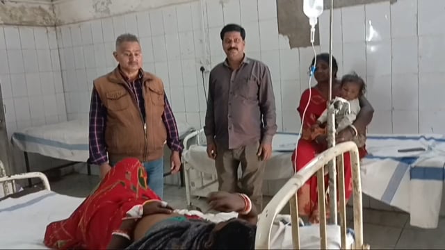 डायरिया से महिला पीड़ित पीएचसी में भर्ती