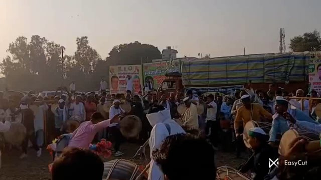 बुढ़ाना क्षेत्र के सोरम गांव में अयोजित महापंचायत 16 17 18 होने जा रही है उसके संबंध में मनोरंजन का कार्यक्रम करते हुए ग