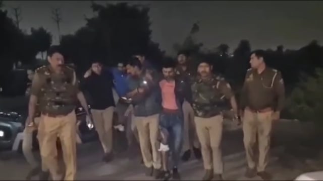 झाँसी थाना कोतवाली पुलिस की बड़ी कार्रवाई हत्या के दो आरोपी से पुलिस की मुठभेड़ हो गई