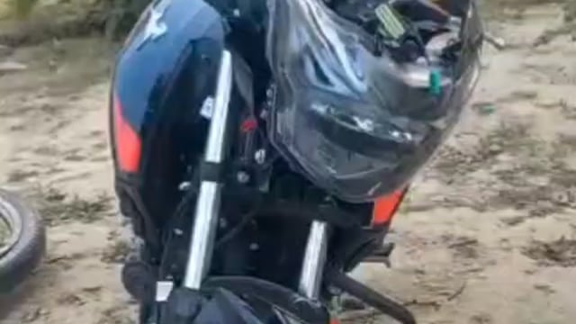 MANT-    फरह फ्लाई ओवर पर,  तेज रफ्तार बाइक डिवाइडर से टकराई,दो युवकों की मौत,एक गंभीर रूप से घायल,,