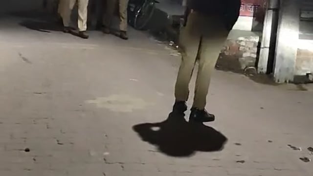 तहसील मवाना के बहसूमा थाना क्षेत्र में नगर  सुरक्षा की दृष्टि से पुलिस ग्रस्त करते हुए