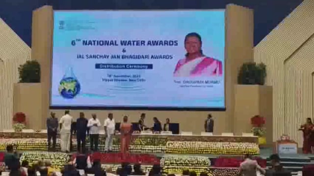 ➡️......बनास डेयरी चेयरमेन श्री शंकर चौधरी को दिल्ली में राष्ट्रपति श्रीमती द्रौपदी मुर्मूजी के हाथों 