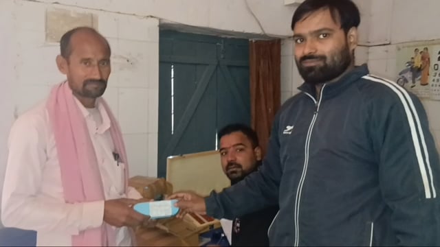 प्राथमिक स्वास्थ्य केंद्र सिरदला में मुफ्त चश्मा का वितरण, आंखों की जांच जारी 