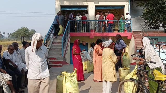 अनुदानित दर पर गेहूं बीज वितरण, किसानों में उत्साह