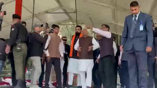 बिहार के मुख्यमंत्री श्री नीतीश कुमार ने शपथ समारोह से पहले गांधी मैदान का जायजा लिया ।