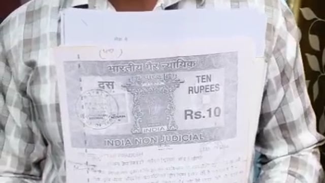 मथुरा के परसौली गांव में दबंगों की दबंगई से पीड़ित परिवार दुखी पुलिस नहीं करती है सुनवाई पीड़ित पहुंचे कोर्ट में