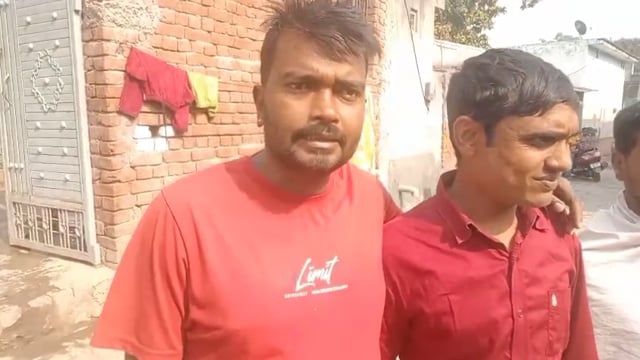 हस्तिनापुर के बी ब्लॉक में शॉर्ट सर्किट से भीषण आग लगी, डूडा योजना के तहत निराश्रित महिला सावित्री का सामान ,घर जलकर राख