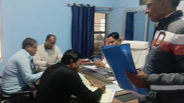 प्रखंड विकास पदाधिकारी ने आवास सहायकों के साथ की समीक्षा बैठक