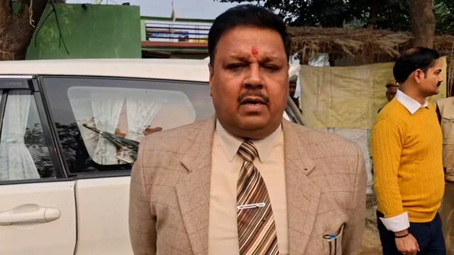 डीएम संजय चौहान ने रामदैयपुरग्रामपंचायत एस आईआर अभियान का निरीक्षण किया संतुष्ट नहोनेपरबीएलओरेखा को निलम्बित कर दिया 