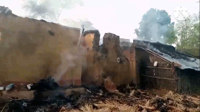 अचानक लगी आग से दो घर जलकर पूरी तरह राख, जनप्रतिनिधियों ने दुख व्यक्त करते हुए सरकारी सहायता दिलाने की कही बात