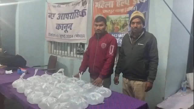 100 लीटर देसी शराब के साथ एक युवक गिरफ्तार, दूसरा फरार।