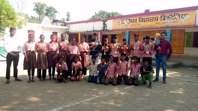 त्रिकोलिया स्कूल में प्रयोगिता में बच्चों ने हिस्सा लिया और मेडल जीते जिसमें रेस ऊंची कूद लंबी कूद 