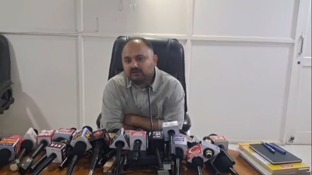 विधान सभा निर्वाचक नामावलियों का विशेष प्रगाढ़ पुनरीक्षण कार्यक्रम (एस आई आर) के अंतर्गत  जिलाधिकारी की प्रेस वार्ता की