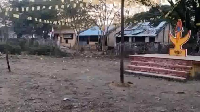 मुख्यमंत्र्यांच्या पालकात्वात जिल्हा परिषद शाळेची दयनीय अवस्था; हिंसक प्राण्यांचा होऊ शकतो हल्ला..!