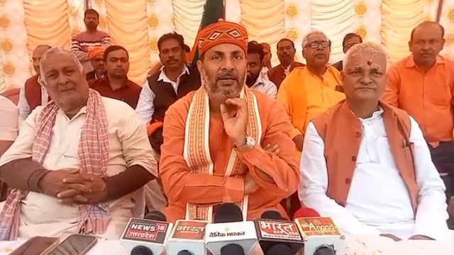 नरही में सरदार बल्लभ भाई पटेल की 150वी जयंती पर पूर्व मंत्री उपेंद्र तिवारी के नेतृत्व में निकाली गई भव्य एकता यात्रा