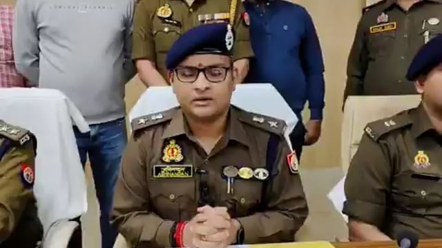 ➡️.....यूपी – जिला बस्ती में 20 नवंबर को खेत में महिला की न्यूड लाश मिली थी। ये मर्डर बॉयफ्रेंड दिलीप अग्रहरि ने किया था। मृतका प्रीति, बॉयफ्रेंड संग घर से भागना चाहती थी। दिलीप इसके लिए राजी नहीं था। हत्या करके शरीर से कपड़े इसलिए उतारे, ताकि सबको लगे कि किसी ने रेप करके हत्या कर दी।_*