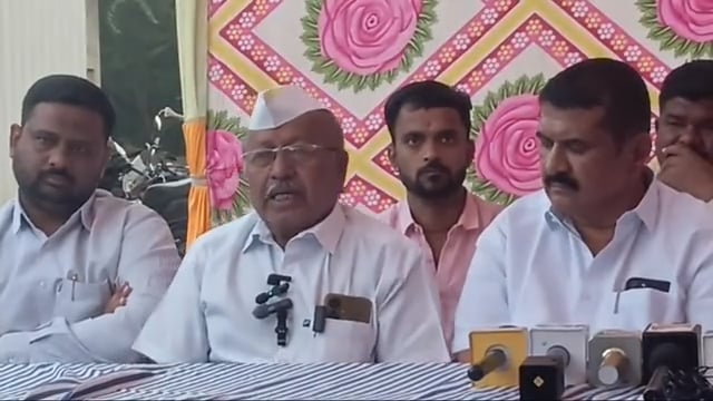 तिसरी आघाडी संयुक्त पत्रकार परिषदेत बोलताना डी एम पाटील सर 