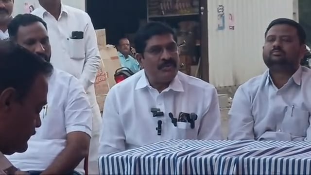 तिसरी आघाडी संयुक्त पत्रकार परिषदेत बोलताना राष्ट्रवादी शरदचंद्र पवार गटाचे हनुमंतराव देशमुख 