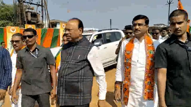 गडचिरोलीत चामोर्शी मार्गावरील भाजपाचे प्रचार कार्यालयाचे मंत्री चंद्रशेखर बावनकुळे यांचा हस्ते ऊद्धघाटन