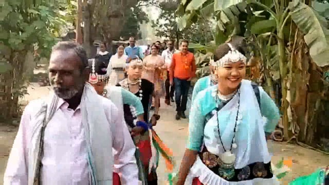 ब्लॉक पलिया चन्दन चौकी कळस्टर मे भारत सरकार से आयी NRLM मूल्यांकन तीन सदस्यीय टीम मे आदरणीय श्रीमती इंद्रवती देवी कमीश