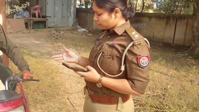 MANT- वरिष्ठ पुलिस अधीक्षक श्री श्लोक कुमार,के निर्देशन मेंसुरीर क्षेत्र में पुलिस का सघन चेकिंग अभियान वाहनों की जांच,,