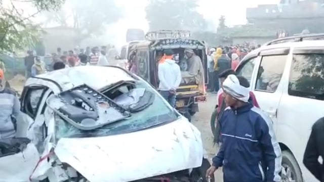 भीषण कोहरे में कार हादसा: युवक की मौत, तीन घायल साथी फरार