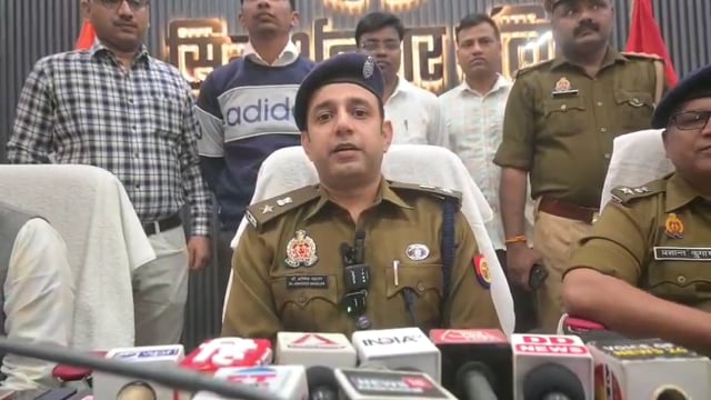 पुलिस अधीक्षक सिद्धार्थनगर की बड़ी कार्रवाई सर्विलांस सेल ने अलग-अलग स्थानों से ₹18.75 लाख मूल्य के 125 चोरी गुम मोबाइल