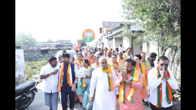 उदगिरात नगरपालिका निवडणुकीच्या अनुषंगाने महायुतीची प्रचार रॅली