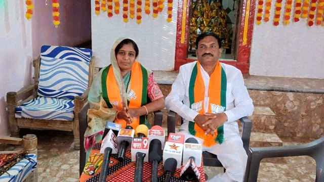 देगलुर शहरातील प्रभाग क्र .12 ब मधुन भाजपा तर्फे सौ .दिपाली दिनेश वैष्णव यांना उमेदवारी दिली आहे