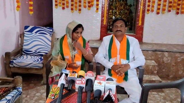 देगलुर शहरातील प्रभाग क्र .12 ब मधुन भाजपा तर्फे सौ .दिपाली दिनेश वैष्णव यांना उमेदवारी दिली आहे