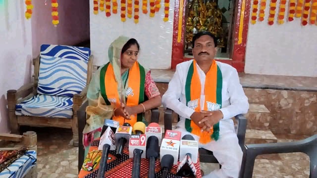 देगलुर शहरातील प्रभाग क्र .12 ब मधुन भाजपा तर्फे सौ .दिपाली दिनेश वैष्णव यांना उमेदवारी दिली आहे