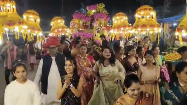 ➡️......प्रयागराज - दूल्हे की जगह दुल्हन बारात लेकर पहुंची, 
दूल्हे के घर बारात बग्घी पर सवार होकर बारात लेकर पहुंची दुल्हन, 
शादी के कार्ड में भी 