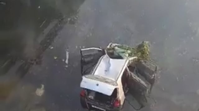 ➡️......लखीमपुर खीरी में बड़ा हादसा – नहर में गिरी कार, 5 की दर्दनाक मौत
लखीमपुर खीरी – ढखेरवा–गिरजापुरी हाईवे पर भीषण सड़क हादसा, तेज़ रफ्तार अल्टो कार शारदा नहर में गिरी, 5 लोगों की दर्दनाक मौत, 1 गंभीर घायल, सभी लोग शादी समारोह से लौट रहे थे, देर रात हुई घटना, पढुआ थाना पुलिस ने ग्रामीणों की मदद से कार और शव बरामद किए, घायल चालक का इलाज सीएचसी रमियाबेहड़ में जारी