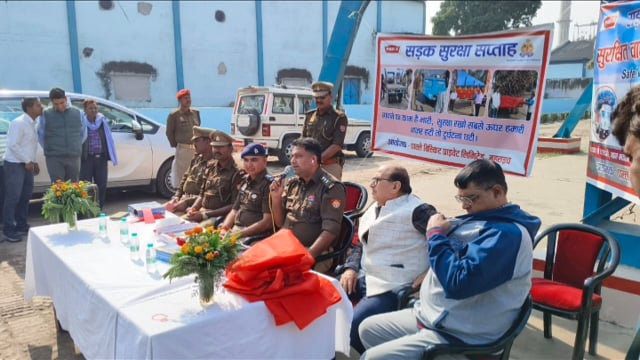 Bahraich... यातायात माह के अंतर्गत क्षेत्राधिकारी यातायात श्री पवन कुमार द्वारा क्षेत्राधिकार कैसरगंज श्री रविखोखर के सा