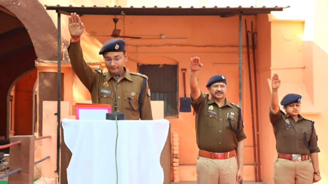 MANT- संविधान दिवस पर मथुरा पुलिस ने ली,निष्ठा की शपथ,एस, एस,पी -श्री श्लोक कुमार,,