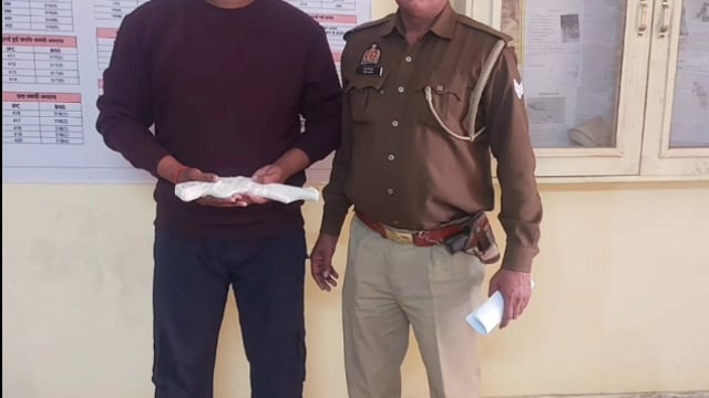 MANT- सुरीर थाना पुलिस ने, अवैध तमंचा व कारतूस के साथ, युवक को किया गिरफ्तार,,