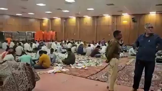 ➡️....राजस्थान- चित्तौड़गढ़ के श्री सांवलिया जी मंदिर भंडार की गिनती के पाँच चरण पूरे होने तक 40 करोड़ 33 लाख 39 हजार रुपए मिले हैं, गणना अभी जारी है । यह भंडार हर साल खोला जाता है और प्राप्त पूरी राशि सरकारी खाते में जाकर सड़कों, पुलों, स्कूल-कॉलेजों, अस्पतालों, छात्रवृत्ति योजनाओं और अन्य सरकारी कार्यों में उपयोग होती है।