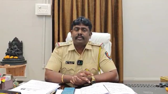 पोलीस हवालदार दिगंबर पडिले यांचा पोलीस निरीक्षक राजकुमार पुजारी यांनी केले कौतुक