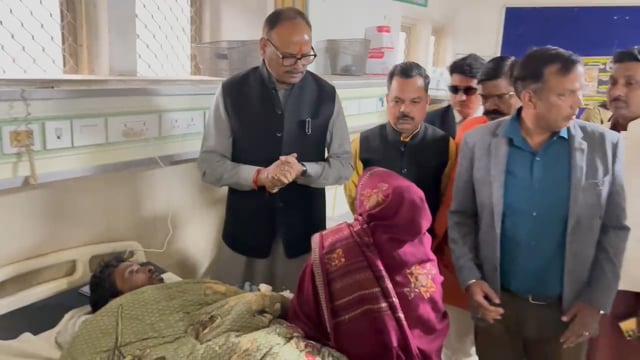 ➡️....... उत्तर प्रदेश 
बदायूं पहुंचे डिप्टी सीएम बृजेश पाठक अचानक मेडिकल कॉलेज का किया दौरा*
बृहस्पतिवार को डिप्टी सीएम के अचानक दौरे से मचा हड़कंप
*मरीजों से भी डिप्टी सीएम बृजेश पाठक ने की बातचीत,जाना हाल*
अव्यवस्थाओं पर जताई नाराज़गी,लगाई कड़ी फटकार
*मेडिकल कॉलेज में मरीजों को रेफर करने की प्रथा पर जताई नाराज़गी*