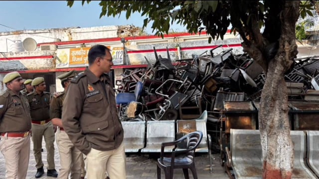 MANT- मथुरा में एस, एस,पी, ने,रिजर्व पुलिस लाइन्स का किया निरीक्षण,दिए आवश्यक दिशा निर्देश,,