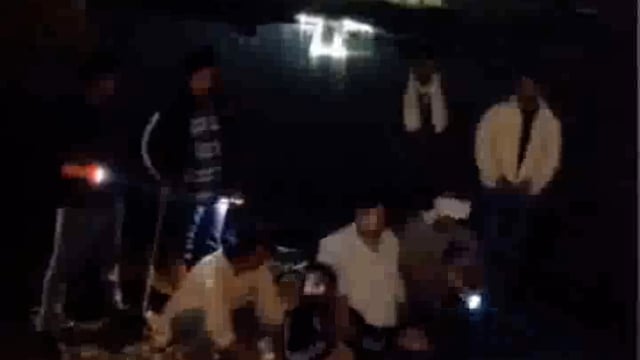 मुजफ्फरनगर! तहसील खतोंली के भूड चौकी के पास रजवाह टूटने से जनता परेशान,भा.कि. यू  नेता अंकुश प्रधान पानी में खड़े हुई 