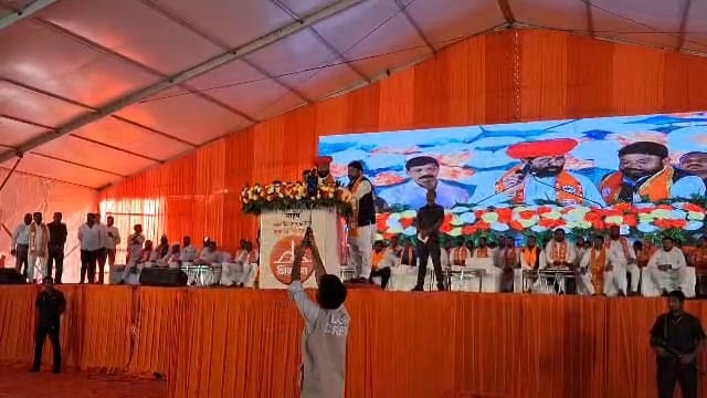 उपमुख्यमंत्री एकनाथ शिंदेचा उदगीरच्या सभेतून आरोग्य मंत्र्यांना फोन