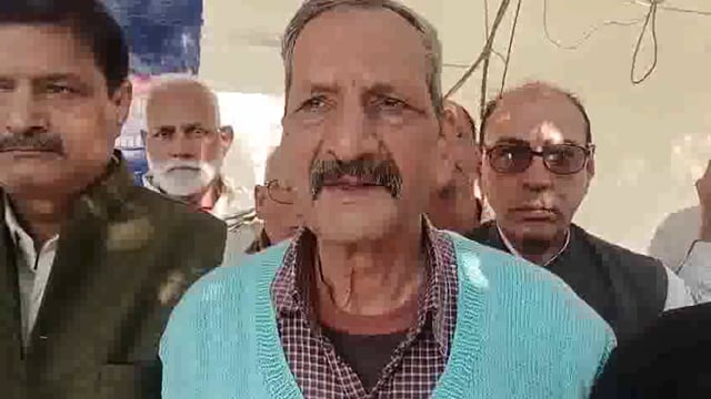 40 वर्ष के व्यक्ति की गोली लगने से मौत बंदूक की सफाई कर रहा था हुआ हादसा रिटायर फौजी का है बेटा फौजी की वाइट 