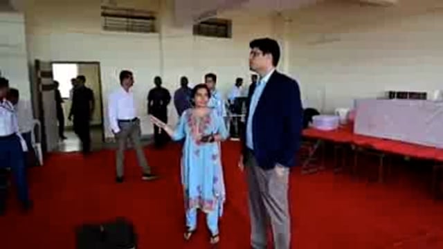 गडचिरोली जिल्हाधिकारी अविश्यांत पांडा यांनी २९ नोव्हेबर रोजी केली मतदान केद्रांची पाहणी