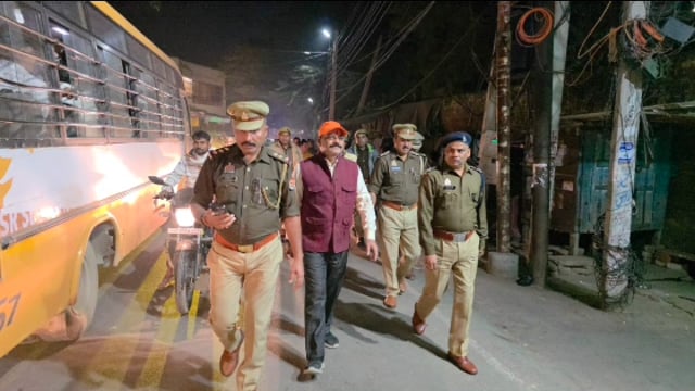 MANT- कस्बा राया में ए,एस,पी ग्रामीन - श्री सुरेश चंद्र रावत, ने पैदल भ्रमण कर,सुरक्षा को लेकर दिए सख्त निर्देश,,