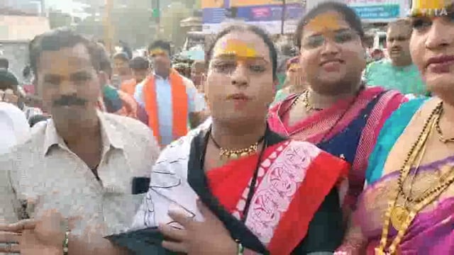 बेळगाव जिल्ह्यातील सौंदत्ती या ठिकाणी होऊ घातलेल्या सौंदत्ती यात्रेसाठी कोल्हापुरातील मानाचे जग पारंपारिक वाद्याच्या गजरात व यात्रेकरू सौंदत्ती यात्रेसाठी डोंगरावर रवाना.