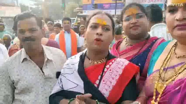 बेळगाव जिल्ह्यातील सौंदत्ती या ठिकाणी होऊ घातलेल्या सौंदत्ती यात्रेसाठी कोल्हापुरातील मानाचे जग पारंपारिक वाद्याच्या गुजरात व यात्रेकरू सौंदत्ती यात्रेसाठी डोंगरावर रवाना.