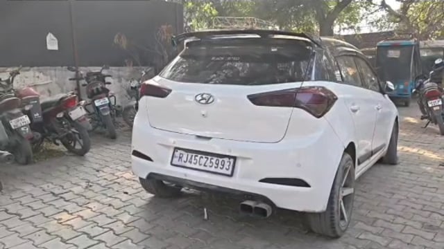 MANT- नशे में धुत कार सवारों ने,फुटपाथ पर सो रहे लोगों पर चढ़ाई कार,मची चीख पुकार, एक महिला समेँत कई लोग  चोटिल,,